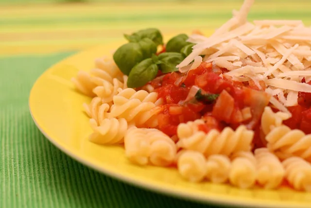 Pasta coated in tomato sauce.