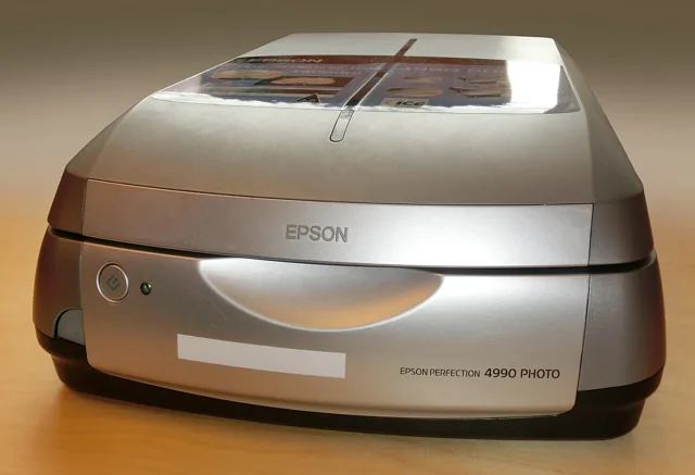 A flatbed photo scanner with its lid closed.