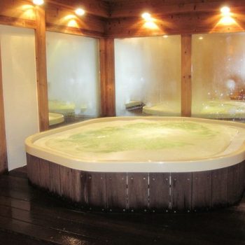 Hotels with jacuzzi in room near me
