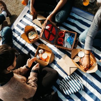Take out food near me. Best places and deals with online map.